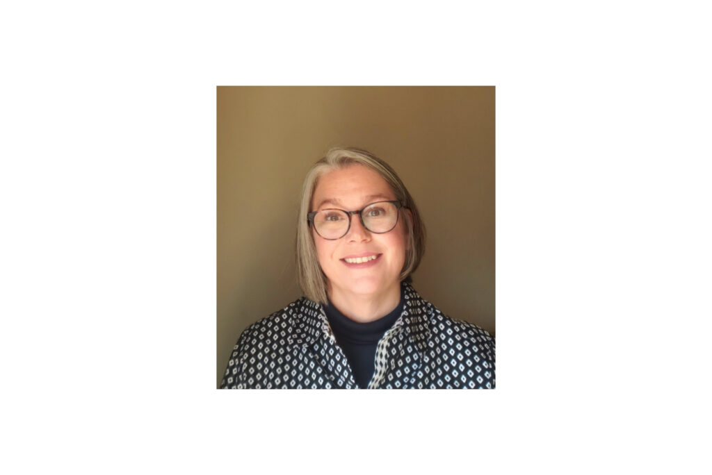 Photo portrait of Kari Barnes